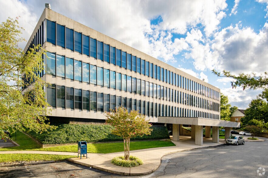 More Photos Of 2616 Sherwood Hall Ln, Alexandria Medical For Sale