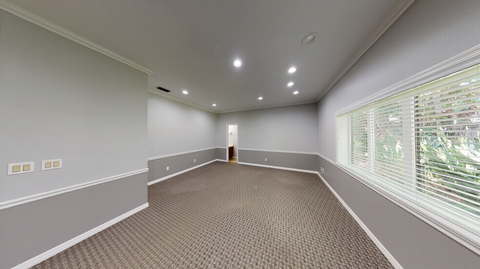 More Photos Of 2127 10th Ave, Vero Beach Office Residential For Sale