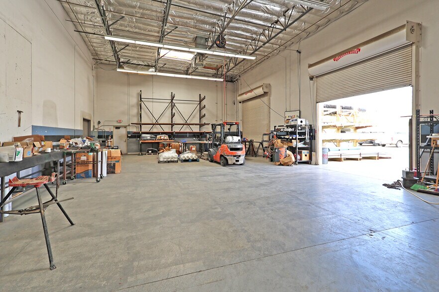 More Photos Of 31065 Plantation Dr, Thousand Palms Warehouse For Sale