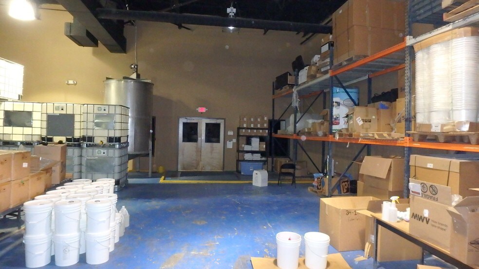 More Photos Of 3923 Morse St, Denton Flex For Lease