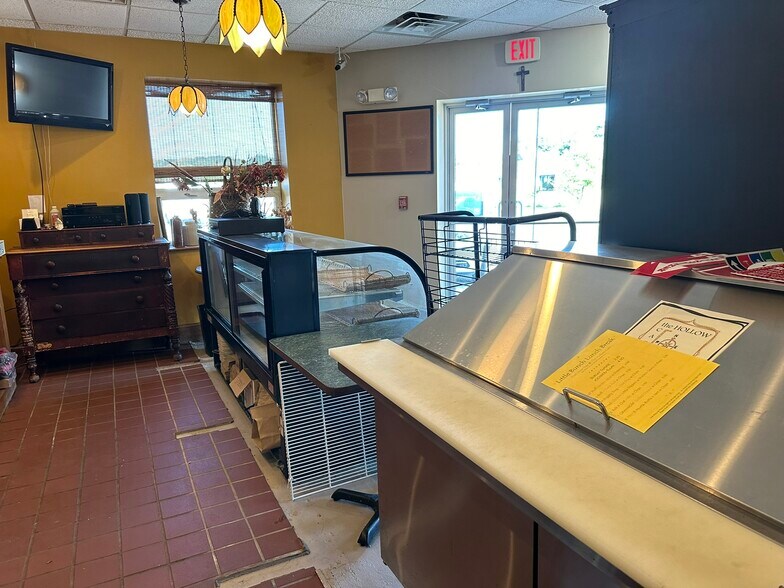 More Photos Of 194 Main St, Amesbury Restaurant For Sale