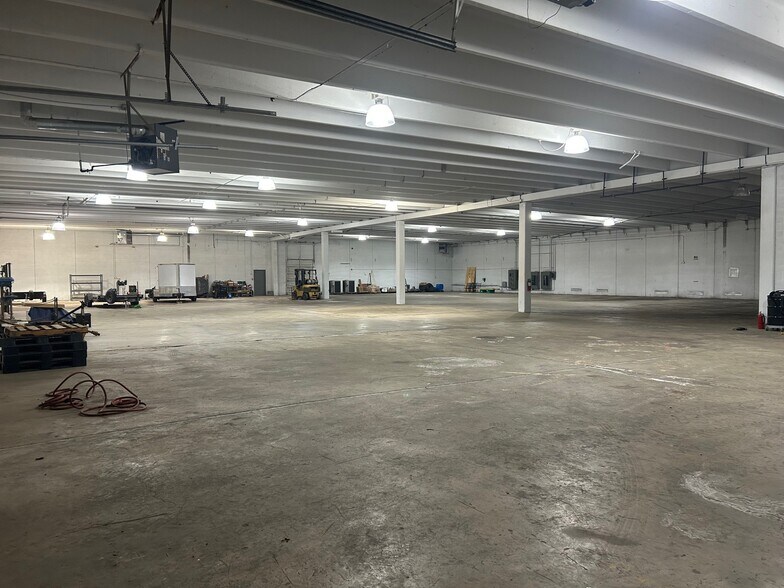 More Photos Of 1103 E Maguire Rd, Noble Light Manufacturing For Sale