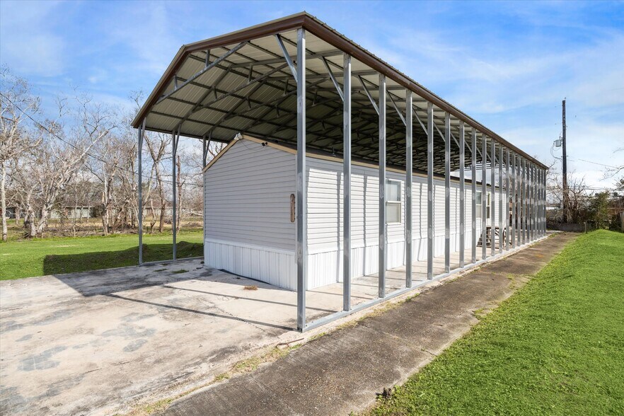 More Photos Of 3733 Rest Home Rd, Pearland Flex For Sale