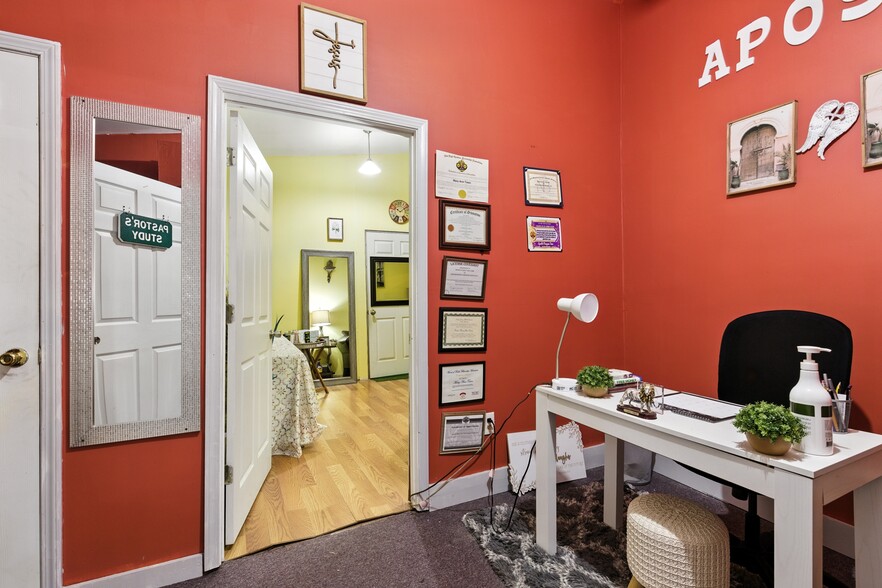 More Photos Of 303 N Pond St, Toccoa Religious Facility For Sale