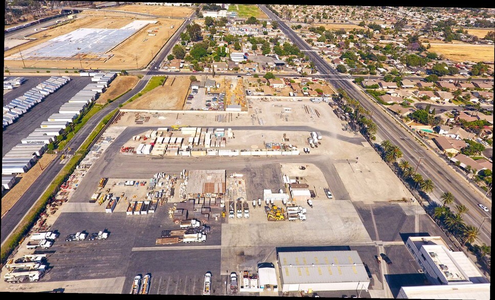 More Photos Of 18410 Slover Ave, Bloomington Land For Lease