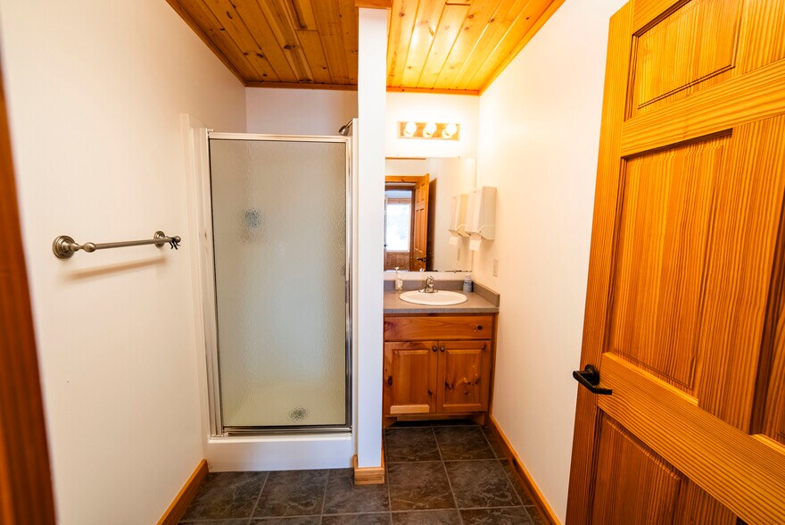 More Photos Of 24226 Lone Pine Rd, Hinckley Airport For Sale