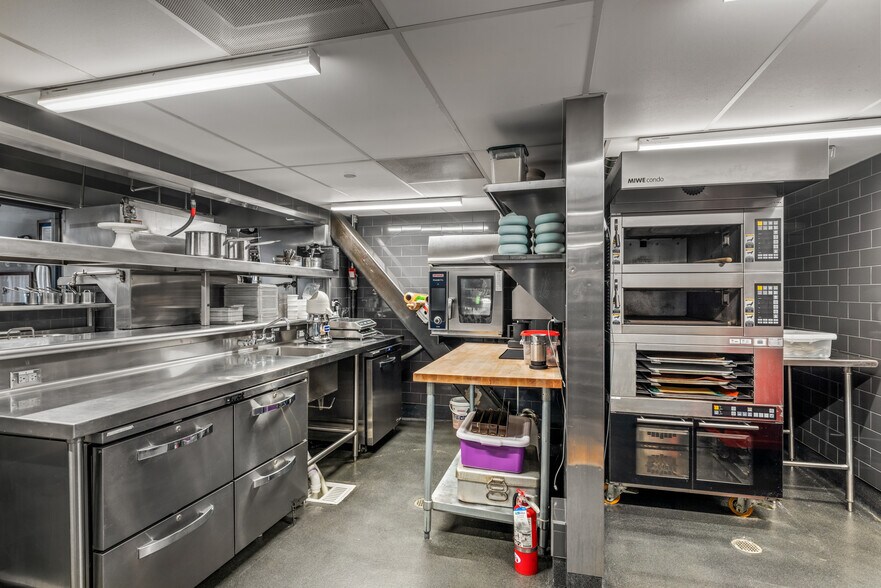 More Photos Of 910 Yampa Street, Steamboat Springs General Retail For Sale