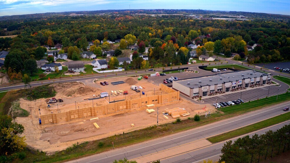 More Photos Of 1419 Winchester Way, Altoona Showroom For Lease