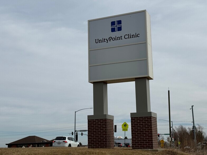 More Photos Of 4025 Westmark Dr, Dubuque Office For Sale