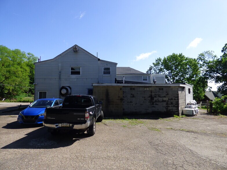 More Photos Of 1337 Steuben St, Pittsburgh Bar For Sale