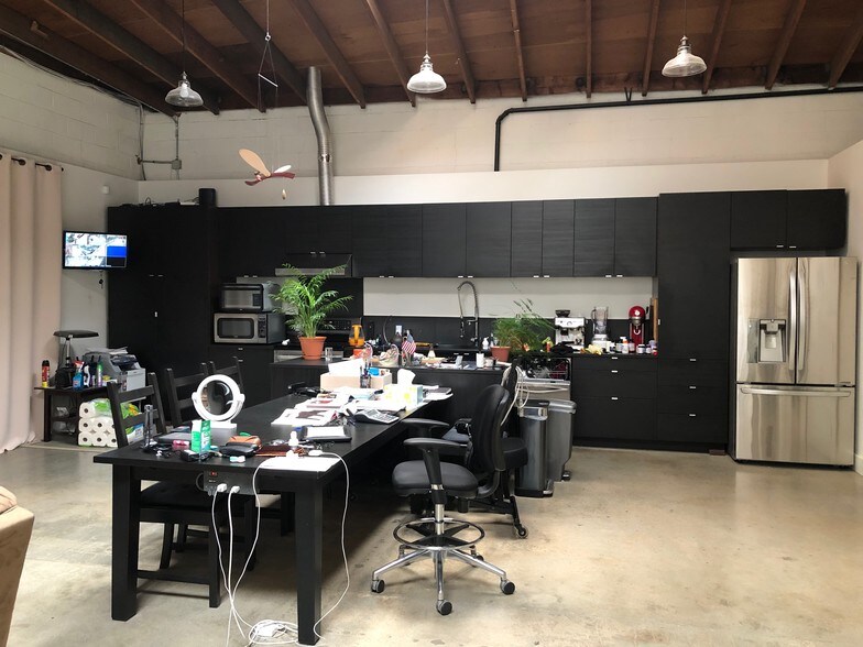 More Photos Of 3601-3605 E 8th St, Los Angeles Distribution For Lease