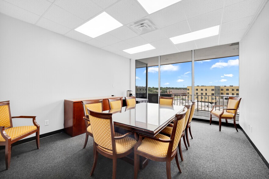 More Photos Of 6420 Hillcroft Ave, Houston Office Residential For Sale