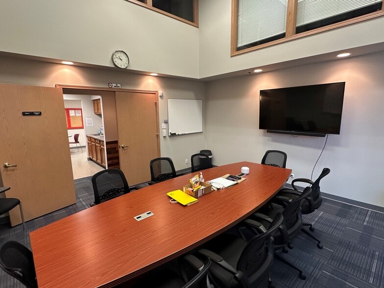 More Photos Of 7647 W 100th Pl, Bridgeview Warehouse For Sale