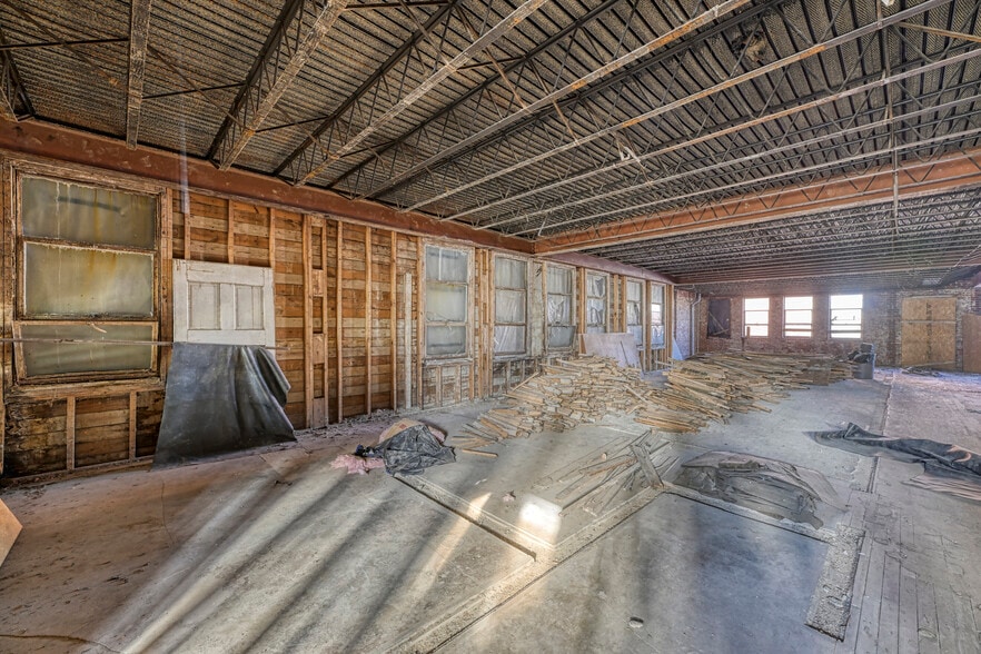 More Photos Of 237-245 Broad St, Kingsport Storefront For Lease