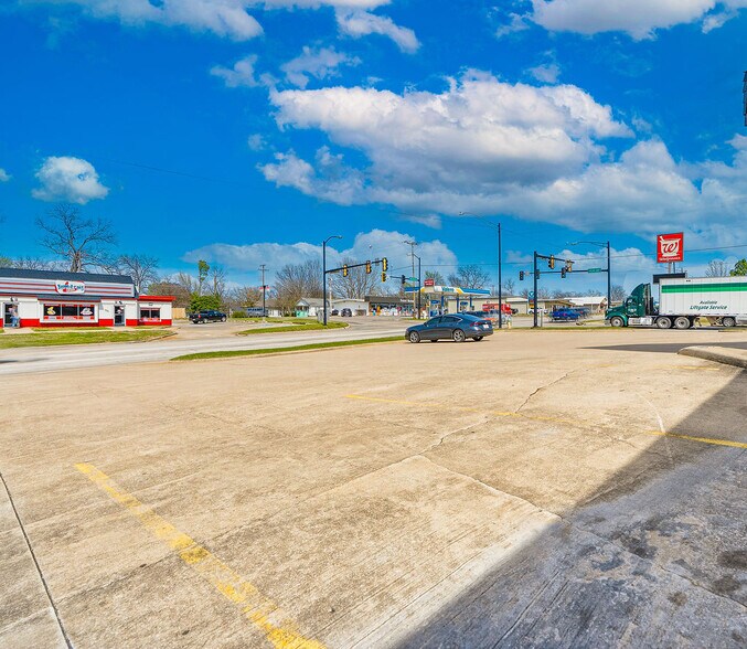 More Photos Of 931 Arlington St, Ada Office For Sale