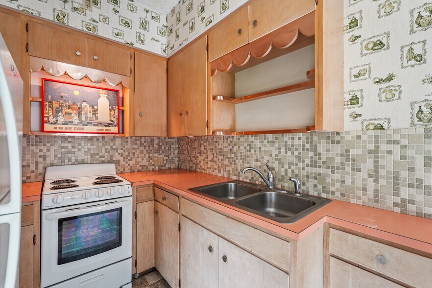 More Photos Of 920 High St, Grinnell Apartments For Sale