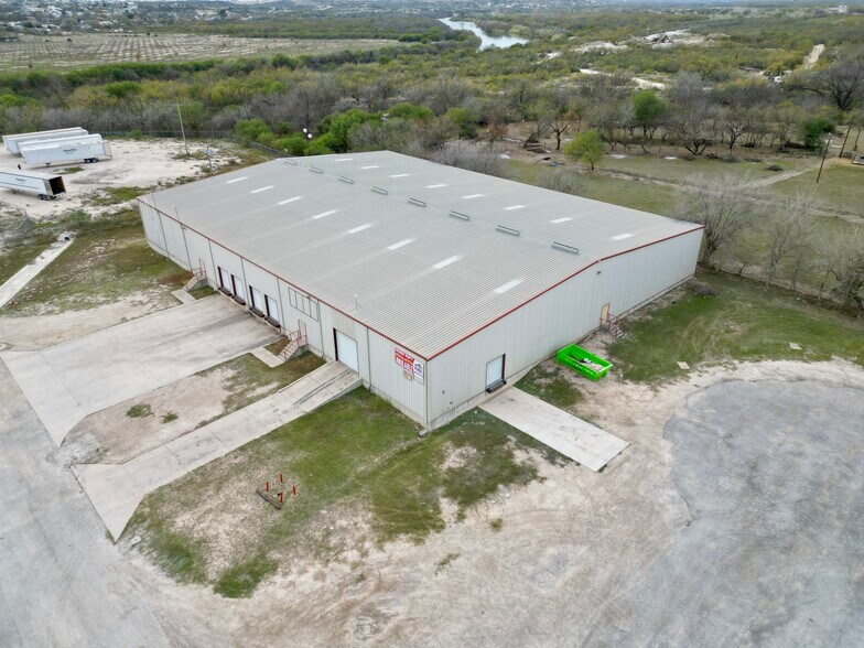 More Photos Of 100 Lupita Cir, Del Rio Distribution For Sale