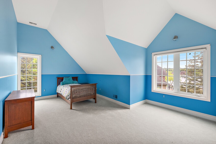 More Photos Of 10611 Lighthouse Pt, South Lyon Specialty For Sale