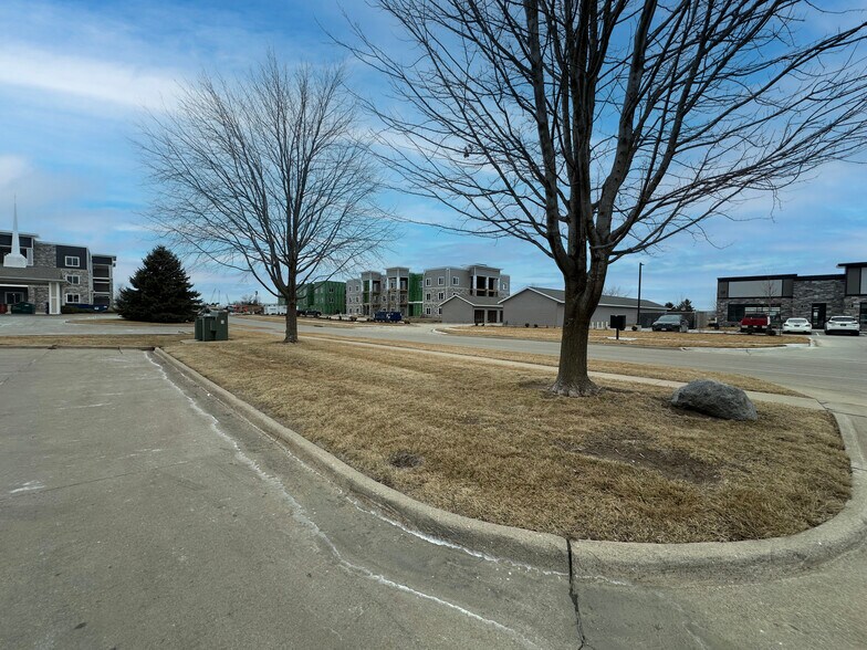 More Photos Of 580 Madison Ave, North Liberty Office For Sale