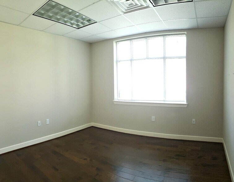 More Photos Of 2219 Sawdust Rd, The Woodlands Medical For Lease