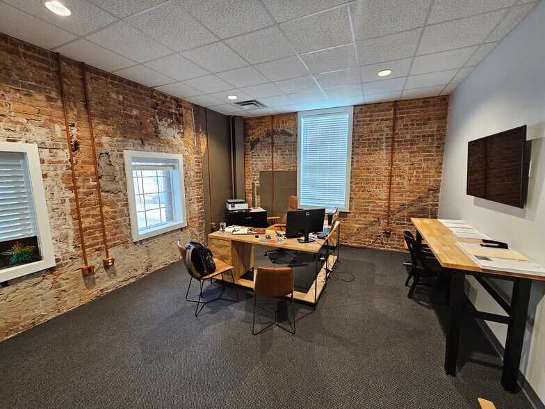 More Photos Of 514 Flat Shoals Ave, Atlanta Bank For Lease