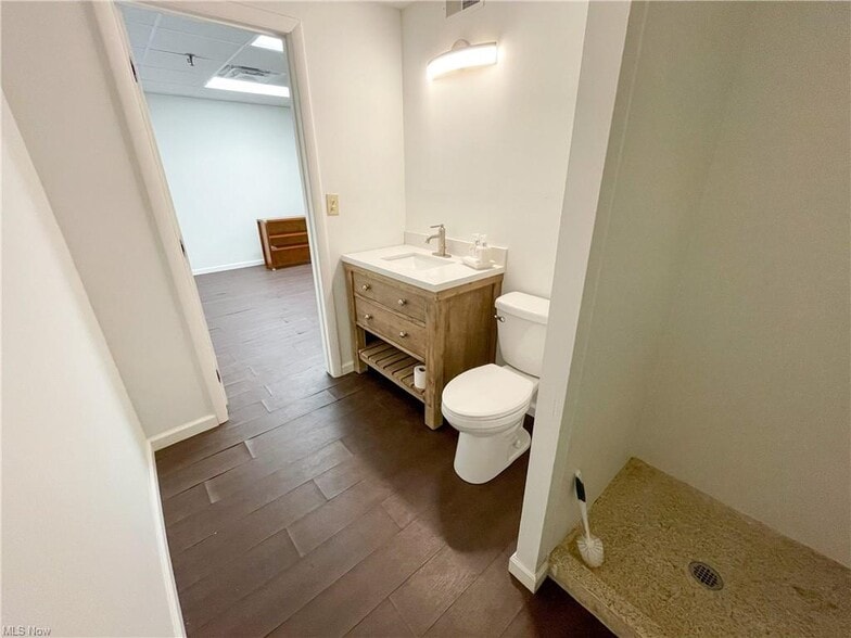 More Photos Of 8110 Lake Ave, Cleveland Manufacturing For Lease