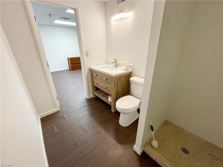 More Photos Of 8110 Lake Ave, Cleveland Manufacturing For Sale