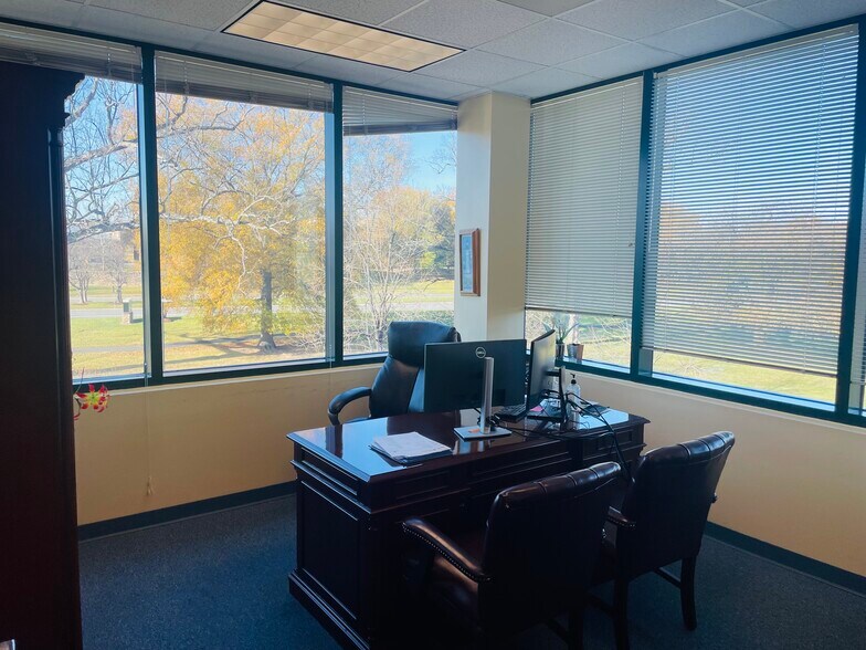More Photos Of 19465 Deerfield Ave, Lansdowne Medical For Sale