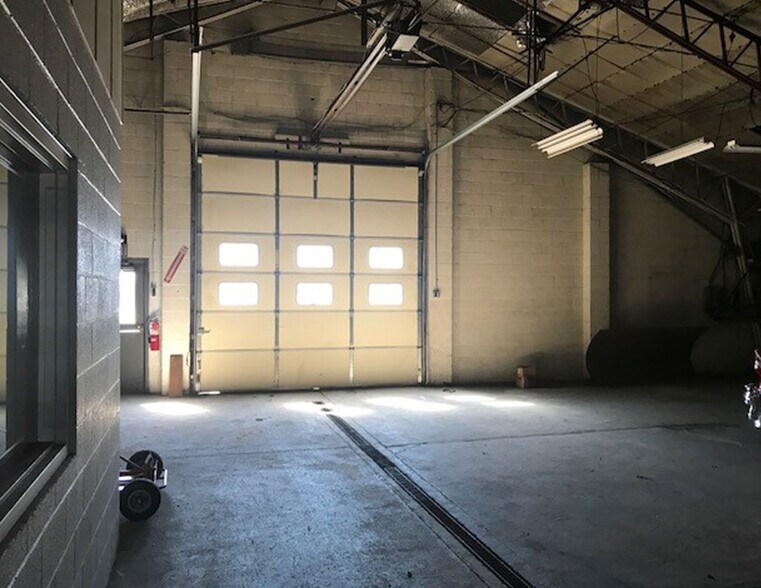 More Photos Of 2340 Schoenersville Rd, Allentown Warehouse For Lease