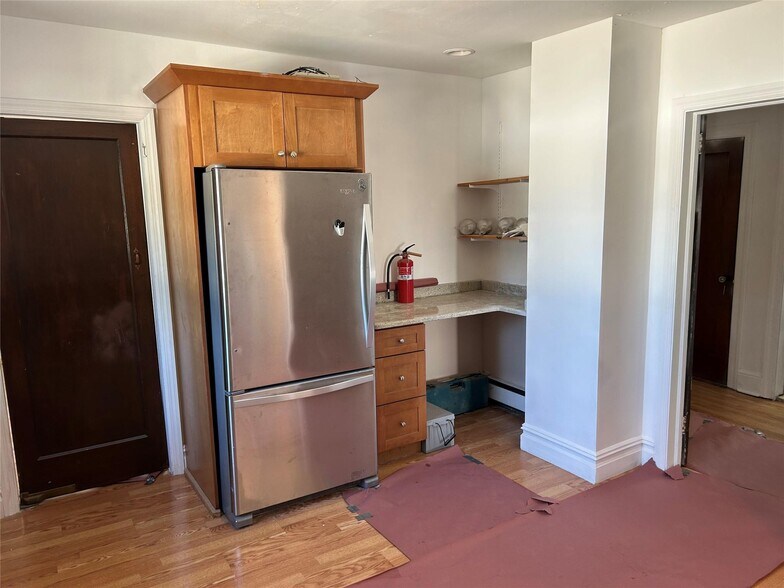 More Photos Of 153 Main St, Kings Park Office For Sale