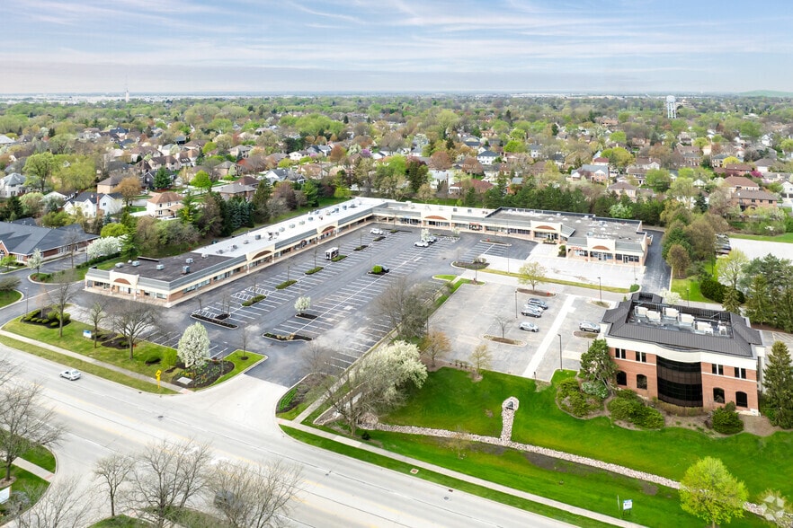 More Photos Of 152-166 S Bloomingdale Rd, Bloomingdale Unknown For Lease