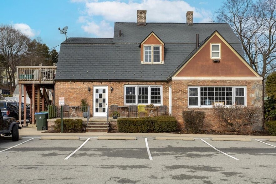 More Photos Of 14 Store Rd, Tuxedo Park Office For Lease