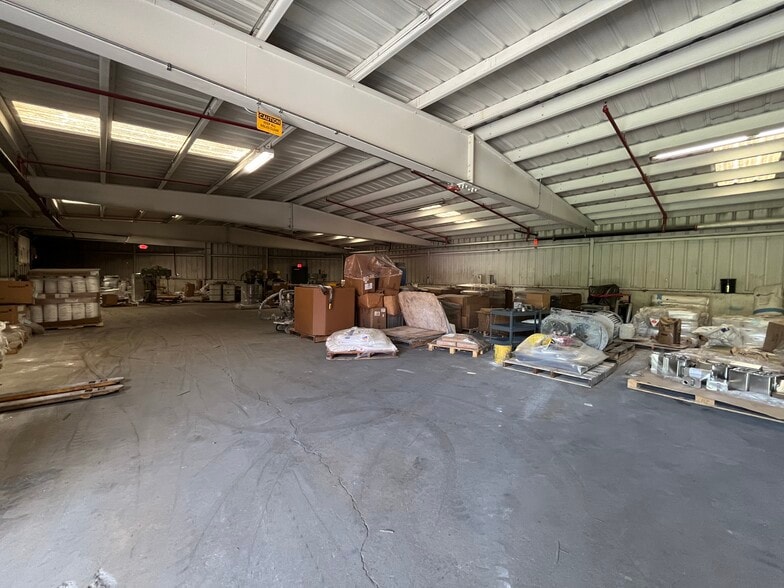 More Photos Of 33 Haynes Cir, Chicopee Industrial For Lease