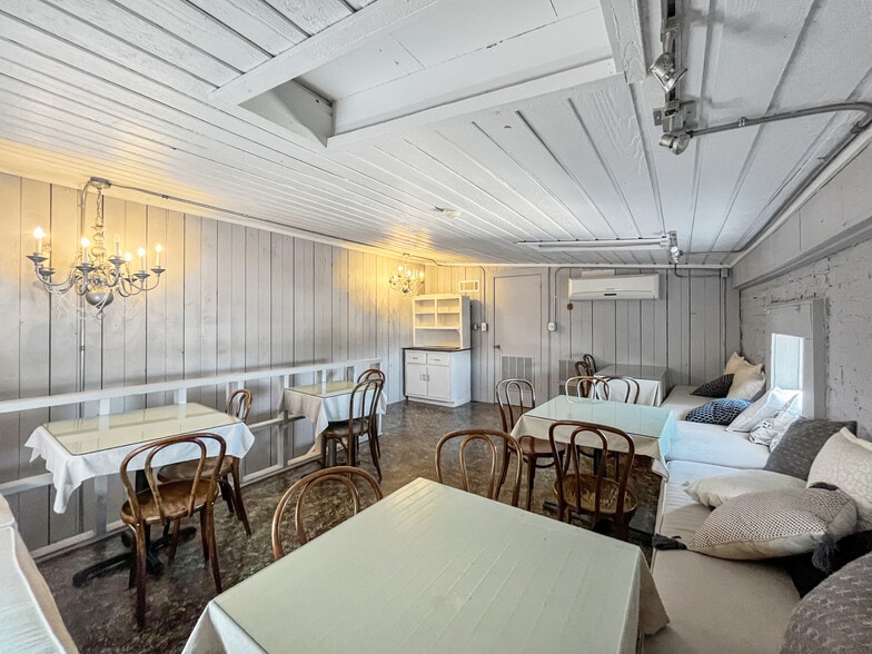 More Photos Of 112 Pine St, Texarkana Restaurant For Sale