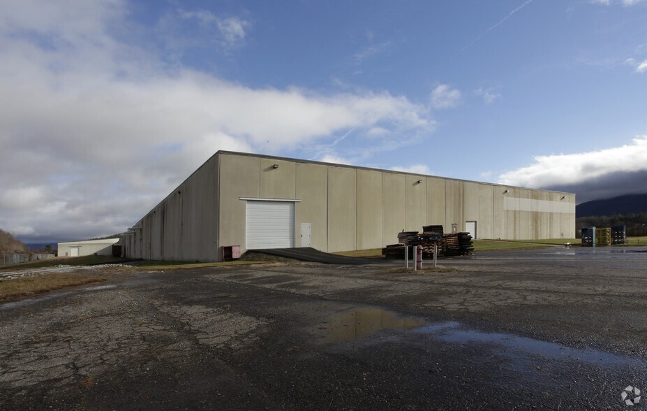 Primary Photo Of 535 Cane Creek Industrial Par Rd, Fletcher Distribution For Lease
