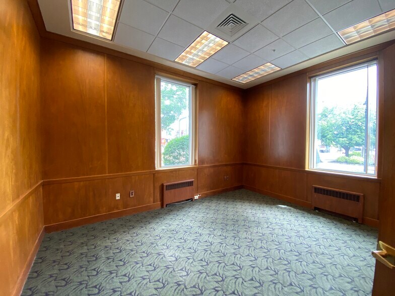 More Photos Of 156 Hanover St, Manchester Office For Sale
