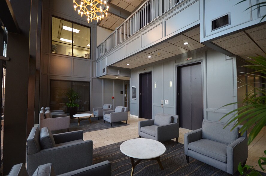 More Photos Of 8000 Centre Park Dr, Austin Office For Lease