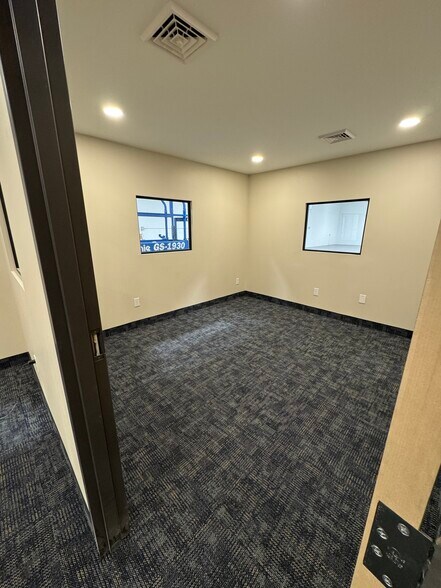 More Photos Of 629-631 Minnesota Dr, Troy Warehouse For Sale