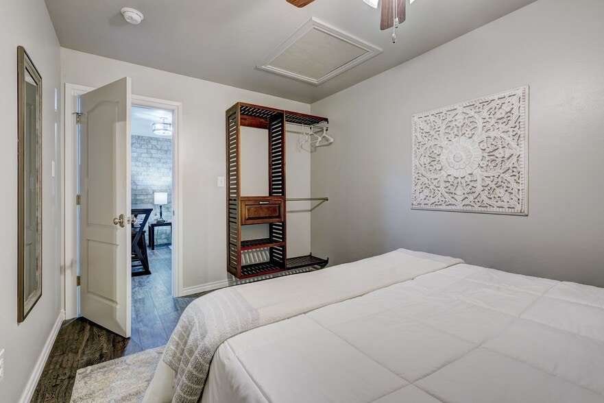 More Photos Of 1207 W Gore Blvd, Lawton Apartments For Sale