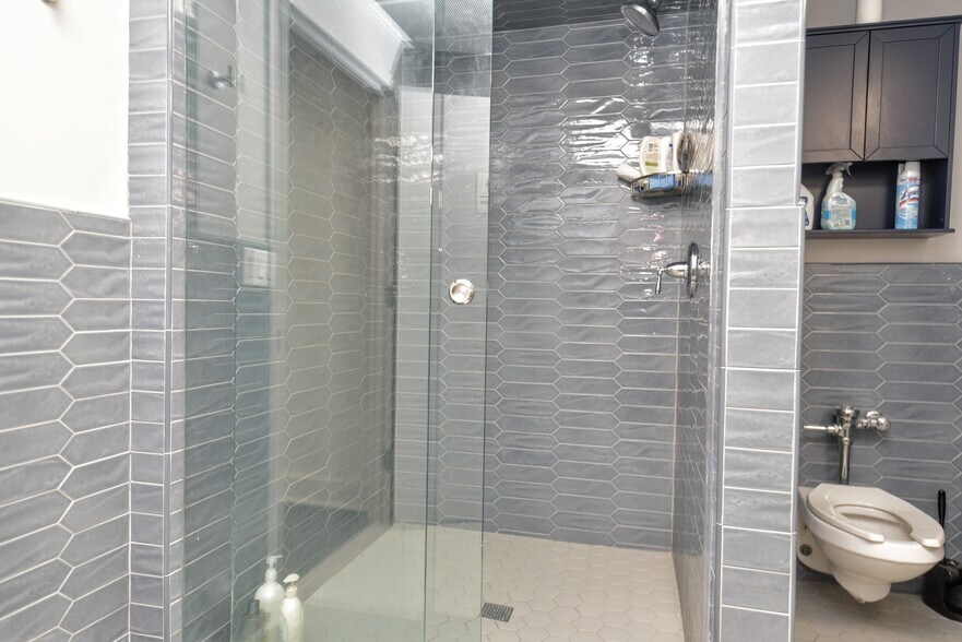 More Photos Of 2 Forest Ave, Oradell Medical For Sale