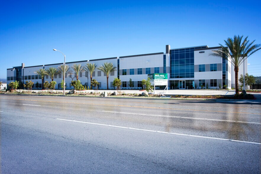Primary Photo Of 4850-4852 E La Palma, Anaheim Warehouse For Lease