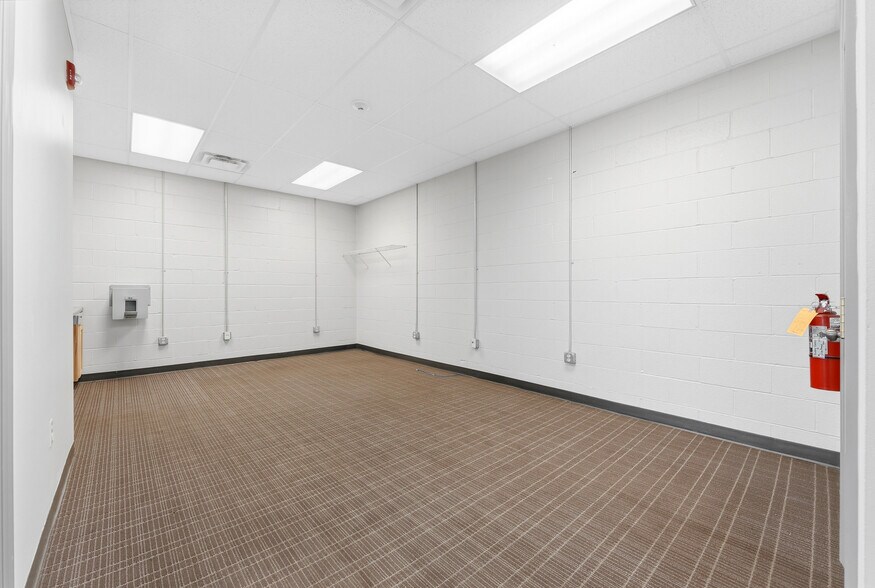 More Photos Of 34 Sterling Dr, Morgantown Flex For Lease