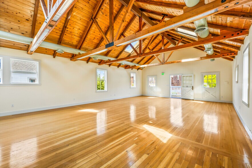 More Photos Of 45094 Main St, Mendocino General Retail For Sale