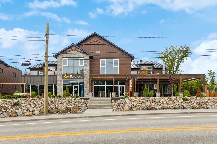 More Photos Of 193 Ch D'old Chelsea, Chelsea Storefront Retail Office For Lease