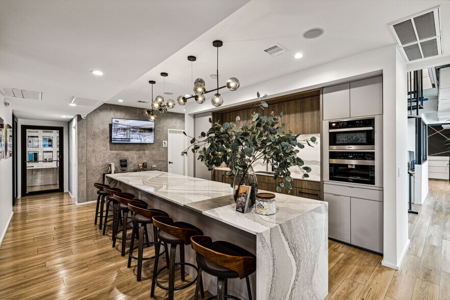 More Photos Of 5703-5705 Edgemoor Dr, Houston Warehouse For Lease