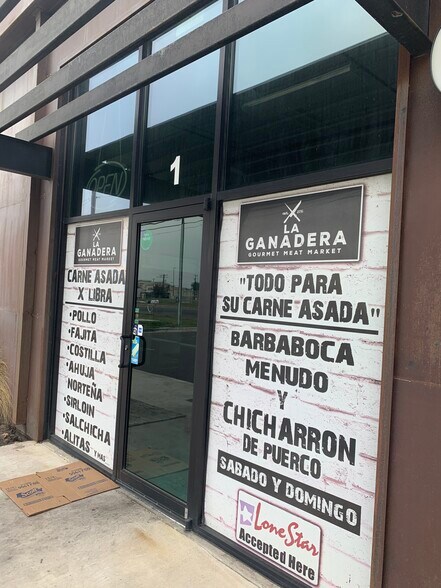 More Photos Of 4109 N Conway Ave, Palmhurst Storefront For Sale