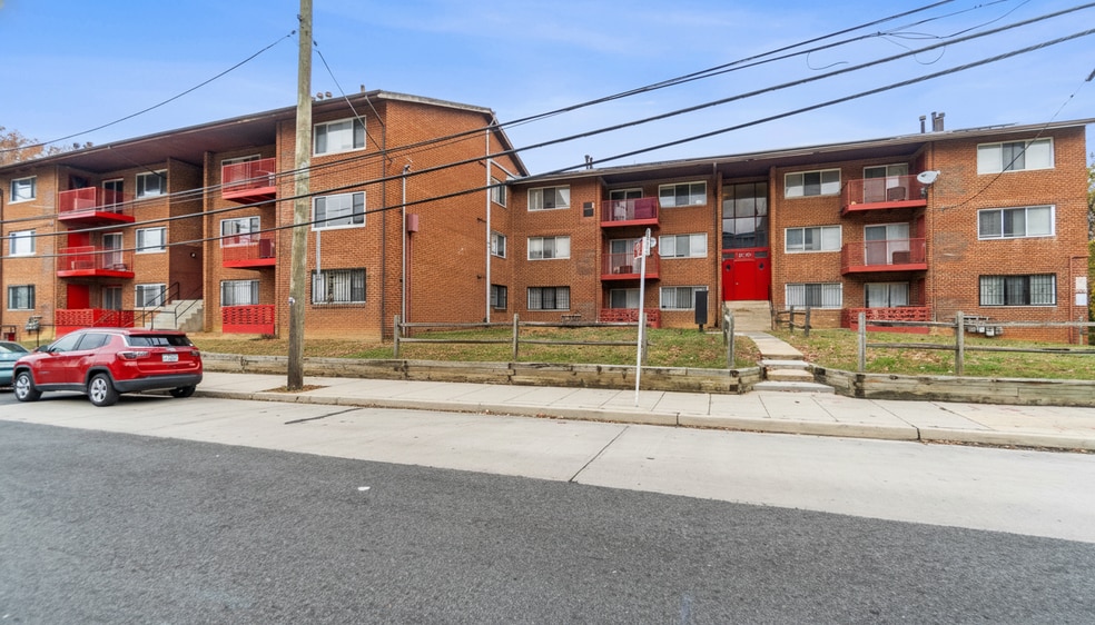 Primary Photo Of 3104 Bruce Pl SE, Washington Apartments For Sale