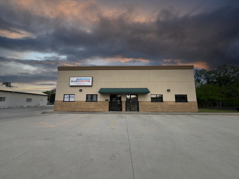 More Photos Of 206 N West St, Wichita Industrial For Lease