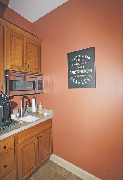 More Photos Of 1206 Rail Dr, Woodstock Warehouse For Sale