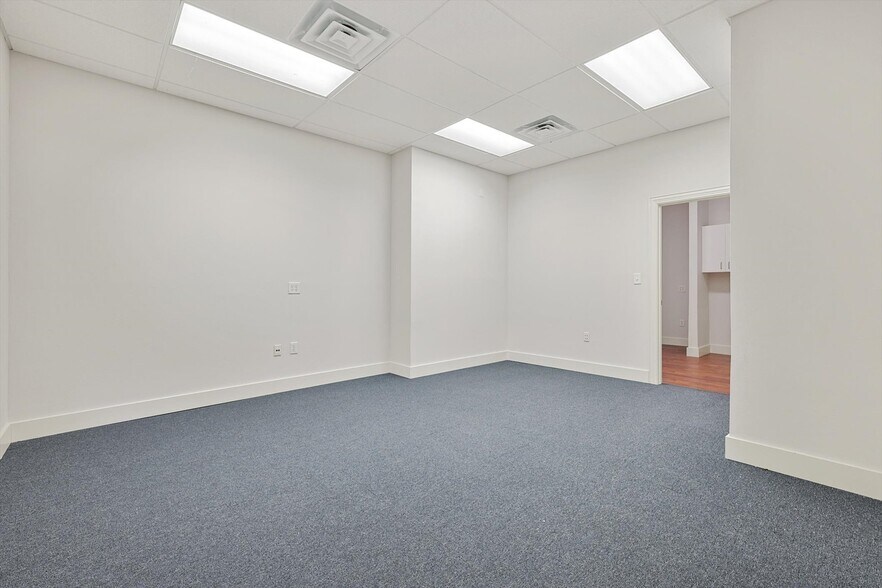 More Photos Of 5601-5605 Virginia Pky, McKinney Medical For Sale